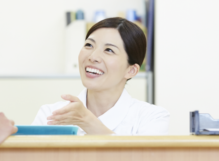 笑顔の女性